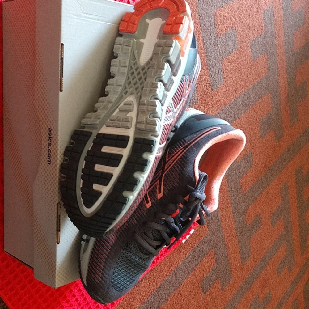 Shoes - Picture 2 of 4